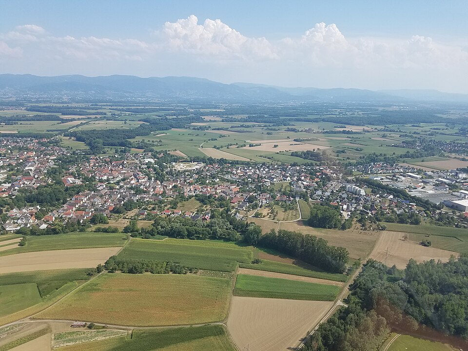 Umzug von Lichtenau (Baden-Württemberg) nach Zypern per Container: Lichtenau (Baden) Luftbild in Lichtenau (Baden-Württemberg – Foto: Doktorpixel14, CC BY-SA 4.0, via Wikimedia Commons Umzug von Lichtenau (Baden-Württemberg) nach Zypern per Container: Lichtenau (Baden) Luftbild in Lichtenau (Baden-Württemberg