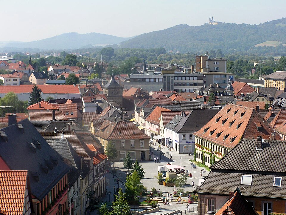 Umzug von Lichtenfels nach Zypern per Container: Blick auf Lichtenfels – Foto: Schubbay, CC BY-SA 3.0, via Wikimedia Commons Umzug von Lichtenfels nach Zypern per Container: Blick auf Lichtenfels