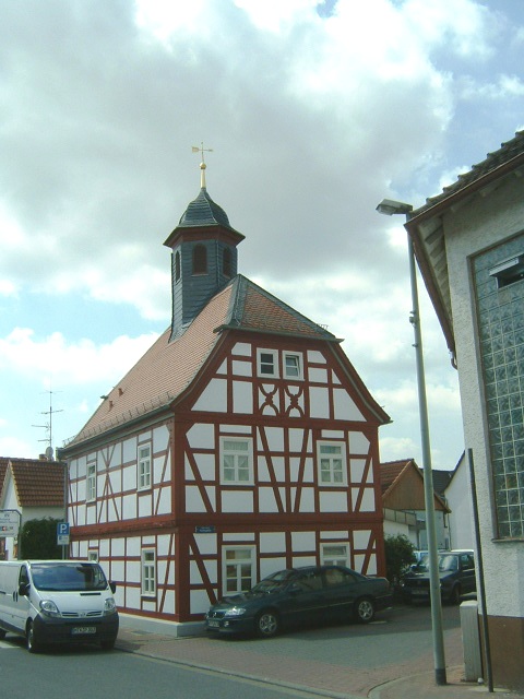 Umzug von Liederbach nach Zypern per Container: Altes Rathaus liederbach – Foto: Peng 12:14, 16 August 2007 (UTC), CC BY-SA 3.0, via Wikimedia Commons Umzug von Liederbach nach Zypern per Container: Altes Rathaus liederbach