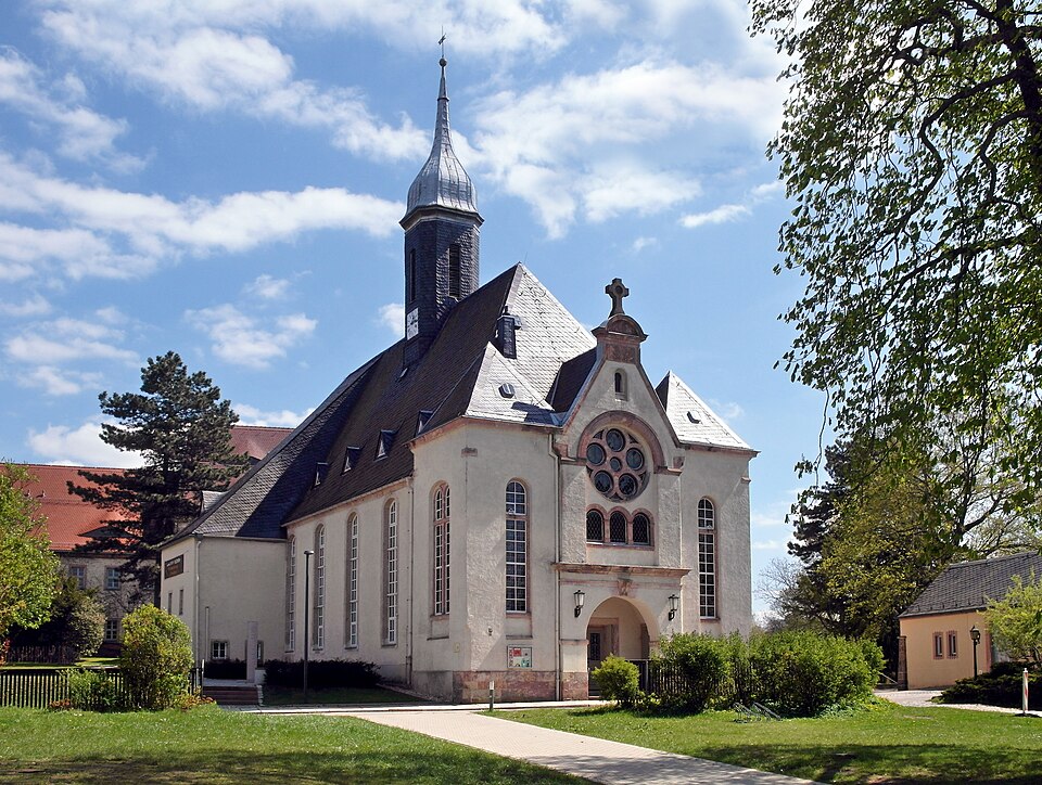 Umzug von Limbach-Oberfrohna nach Zypern per Container: Limbach (Limbach-Oberfrohna) Ev Stadtkirche – Foto: Jörg Blobelt, CC BY-SA 4.0, via Wikimedia Commons Umzug von Limbach-Oberfrohna nach Zypern per Container: Limbach (Limbach-Oberfrohna) Ev Stadtkirche