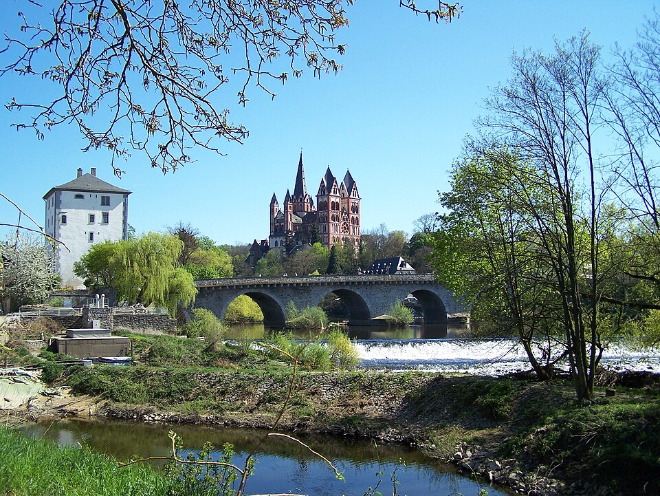 Umzug von Limburg an der Lahn nach Zypern per Container: Stadtansicht Limburg an der Lahn – Foto: Danny Busch, DannyBusch at German Wikipedia, CC BY-SA 3.0, via Wikimedia Commons Umzug von Limburg an der Lahn nach Zypern per Container: Stadtansicht Limburg an der Lahn