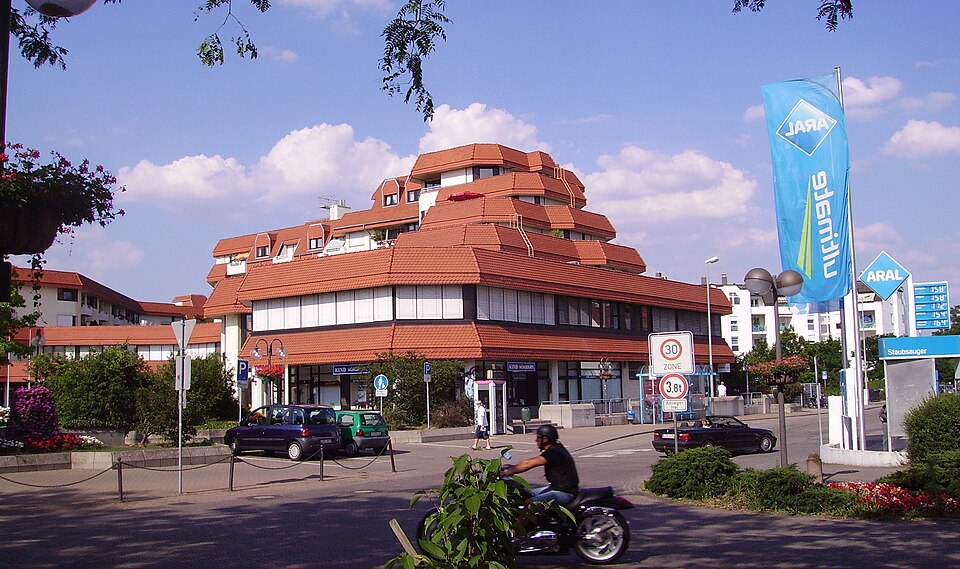 Umzug von Limburgerhof nach Zypern per Container: Ortsmitte von Limburgerhof – Foto: Immanuel Giel, Public domain, via Wikimedia Commons Umzug von Limburgerhof nach Zypern per Container: Ortsmitte von Limburgerhof
