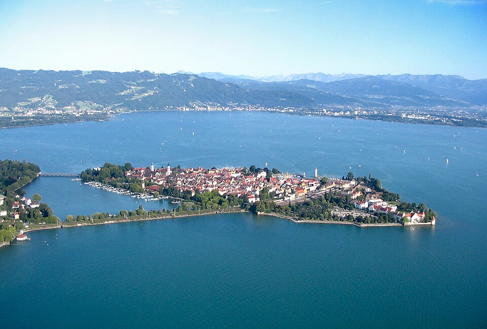 Umzug von Lindau (Bodensee) nach Zypern per Container: Lindau Insel in Lindau (Bodensee) – Foto: Edda Praefcke, CC BY 2.5, via Wikimedia Commons Umzug von Lindau (Bodensee) nach Zypern per Container: Lindau Insel in Lindau (Bodensee)