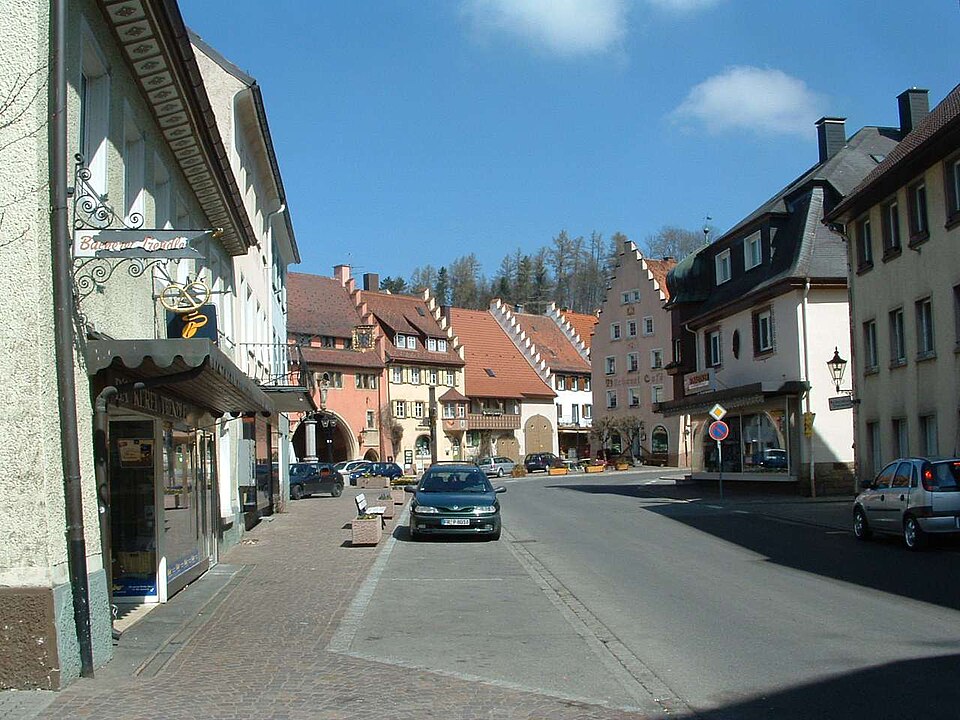 Umzug von Löffingen nach Zypern per Container: Löffingen Innenstadt – Foto: Wikimedia-Autor, CC BY-SA 3.0, via Wikimedia Commons Umzug von Löffingen nach Zypern per Container: Löffingen Innenstadt