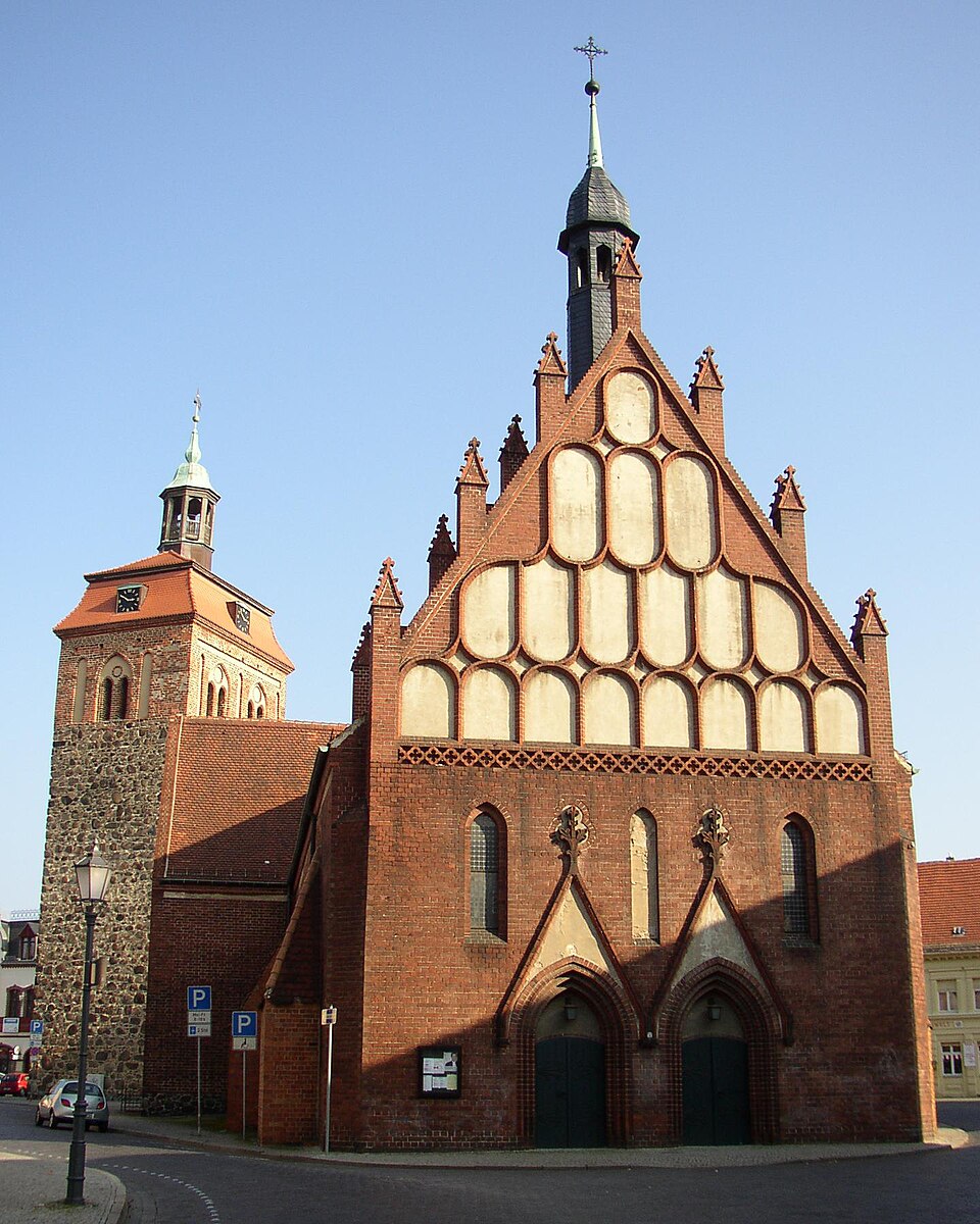 Umzug von Luckenwalde nach Zypern per Container: Luckenwalde tower church – Foto: Doris Antony, Berlin, CC BY-SA 3.0, via Wikimedia Commons Umzug von Luckenwalde nach Zypern per Container: Luckenwalde tower church