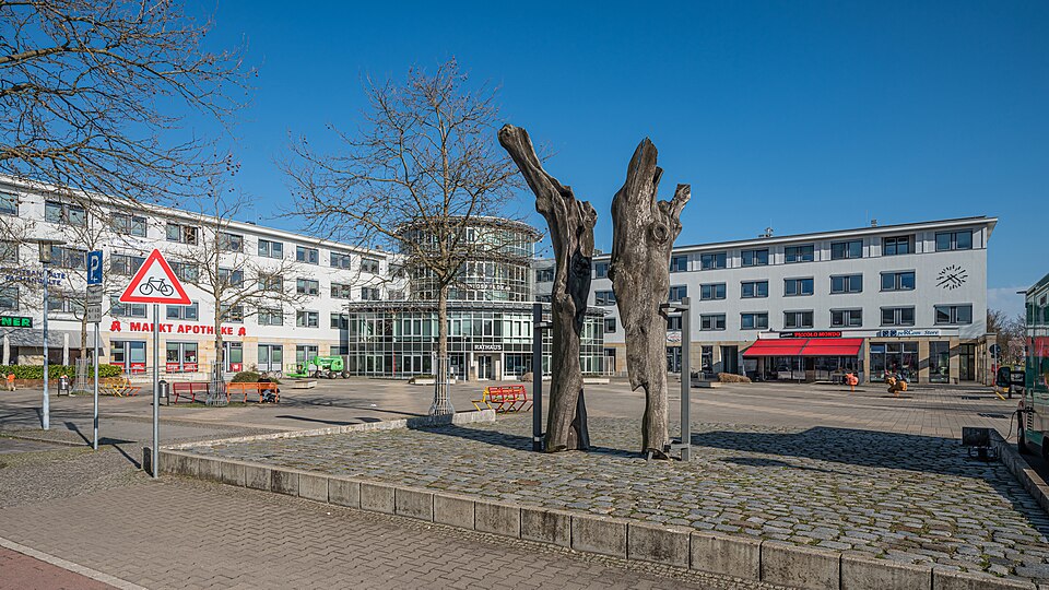 Umzug von Ludwigsfelde nach Zypern per Container: Ludwigsfelde Rathaus – Foto: A.Savin, FAL, via Wikimedia Commons Umzug von Ludwigsfelde nach Zypern per Container: Ludwigsfelde Rathaus