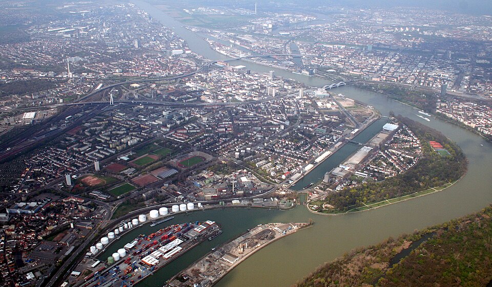 Umzug von Ludwigshafen am Rhein nach Zypern per Container: Ludwigshafenmitte ausderluft in Ludwigshafen am Rhein