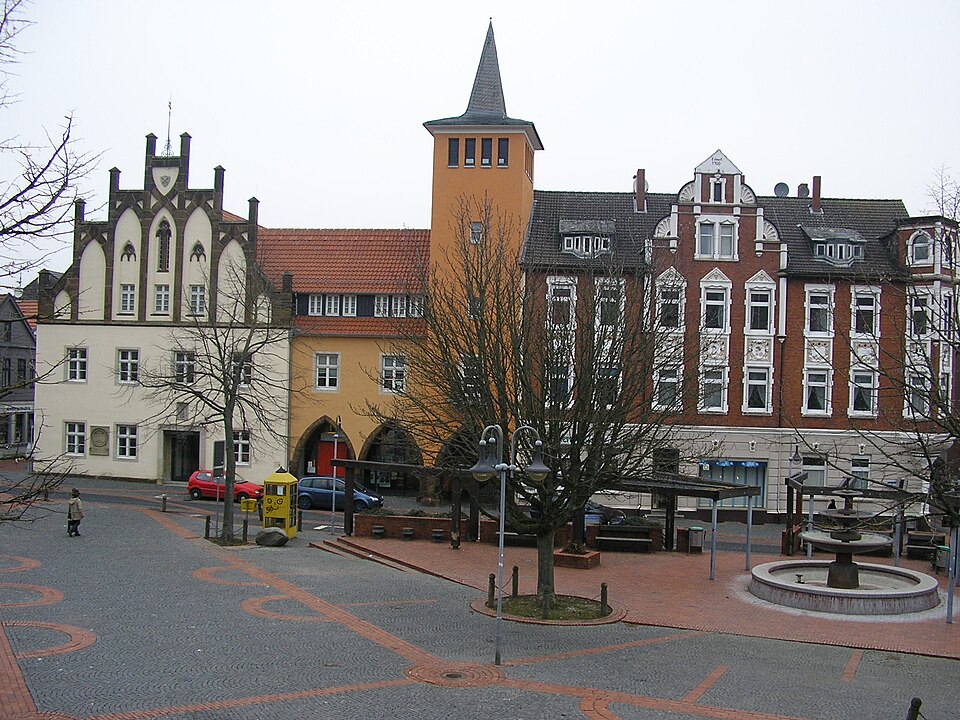 Umzug von Lübbecke nach Zypern per Container: Falk Oberdorf Lübbecke Markt – Foto: Falk Oberdorf, Osterstr. 8, 32312 Lübbecke, CC BY-SA 3.0, via Wikimedia Commons Umzug von Lübbecke nach Zypern per Container: Falk Oberdorf Lübbecke Markt