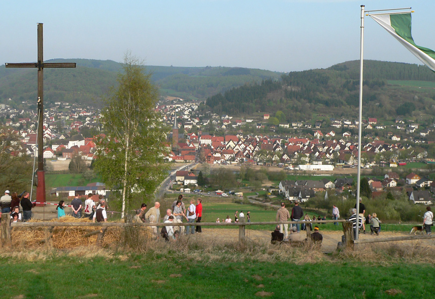 Umzug von Lügde nach Zypern per Container: Lügde vom Osterberg – Foto: Nifoto, Public domain, via Wikimedia Commons Umzug von Lügde nach Zypern per Container: Lügde vom Osterberg
