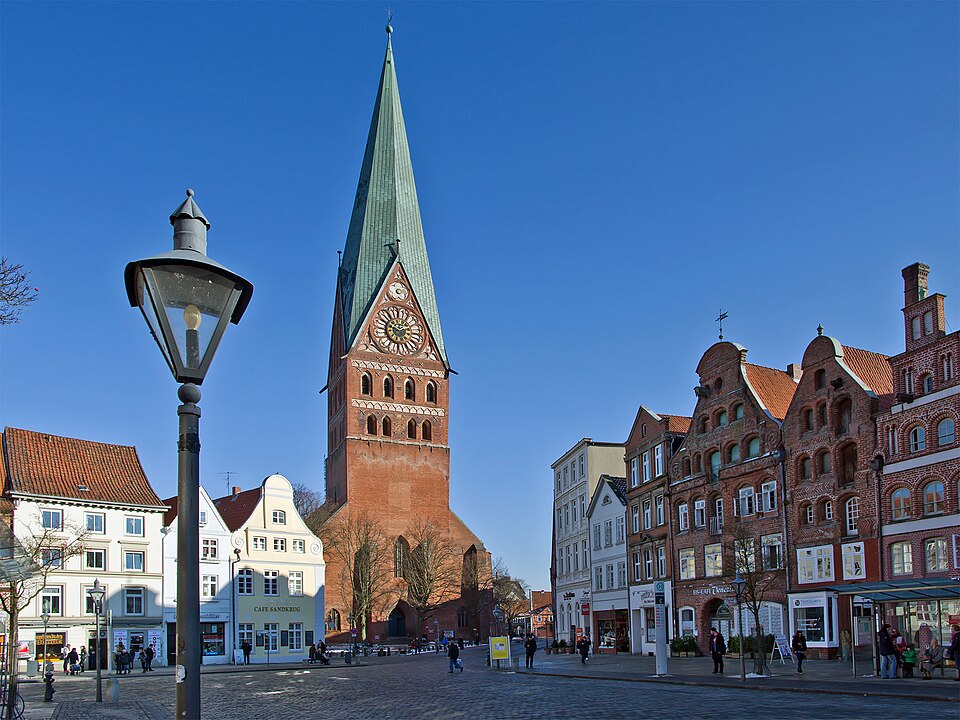 Umzug von Lüneburg nach Zypern per Container: Kirche St Johannis Lueneburg in Lüneburg – Foto: Christian Fischer, CC BY-SA 3.0, via Wikimedia Commons Umzug von Lüneburg nach Zypern per Container: Kirche St Johannis Lueneburg in Lüneburg