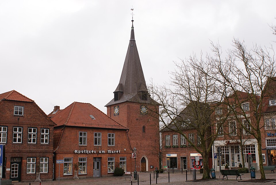 Umzug von Lütjenburg nach Zypern per Container: Luetjenburg, Markt in Lütjenburg – Foto: PodracerHH, CC BY-SA 3.0, via Wikimedia Commons Umzug von Lütjenburg nach Zypern per Container: Luetjenburg, Markt in Lütjenburg