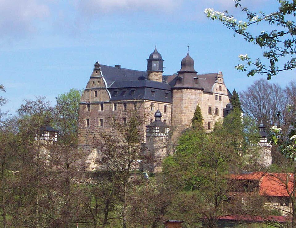 Umzug von Mainleus nach Zypern per Container: Stadtansicht Mainleus – Foto: Weissenstein at de.wikipedia, Public domain, via Wikimedia Commons Umzug von Mainleus nach Zypern per Container: Stadtansicht Mainleus