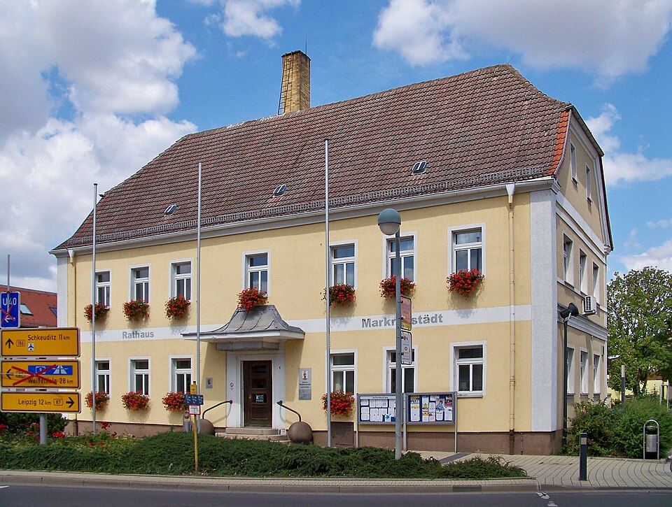 Umzug von Markranstädt nach Zypern per Container: Markranstädt Rathaus – Foto: Joeb07, CC BY 3.0, via Wikimedia Commons Umzug von Markranstädt nach Zypern per Container: Markranstädt Rathaus