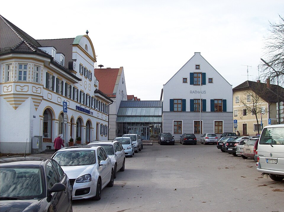 Umzug von Markt Indersdorf nach Zypern per Palette: Indersdorf Rathaus in Markt Indersdorf