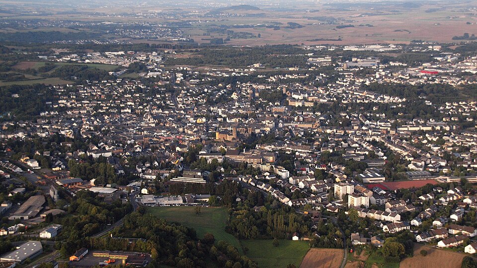 Umzug von Mayen nach Zypern per Container: Stadtansicht Mayen – Foto: Wolkenkratzer, CC BY-SA 4.0, via Wikimedia Commons Umzug von Mayen nach Zypern per Container: Stadtansicht Mayen