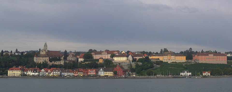 Umzug von Meersburg nach Zypern per Container: Stadtansicht Meersburg – Foto: Richardfabi 12:29, 18 September 2006 (UTC), Public domain, via Wikimedia Commons Umzug von Meersburg nach Zypern per Container: Stadtansicht Meersburg