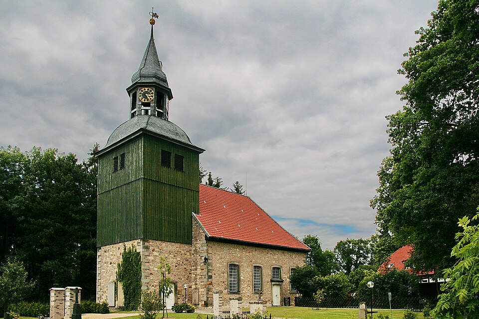 Umzug von Meinersen nach Zypern per Container: St.Georg-Kirche Meinersen IMG – Foto: losch, Attribution, via Wikimedia Commons Umzug von Meinersen nach Zypern per Container: St.Georg-Kirche Meinersen IMG