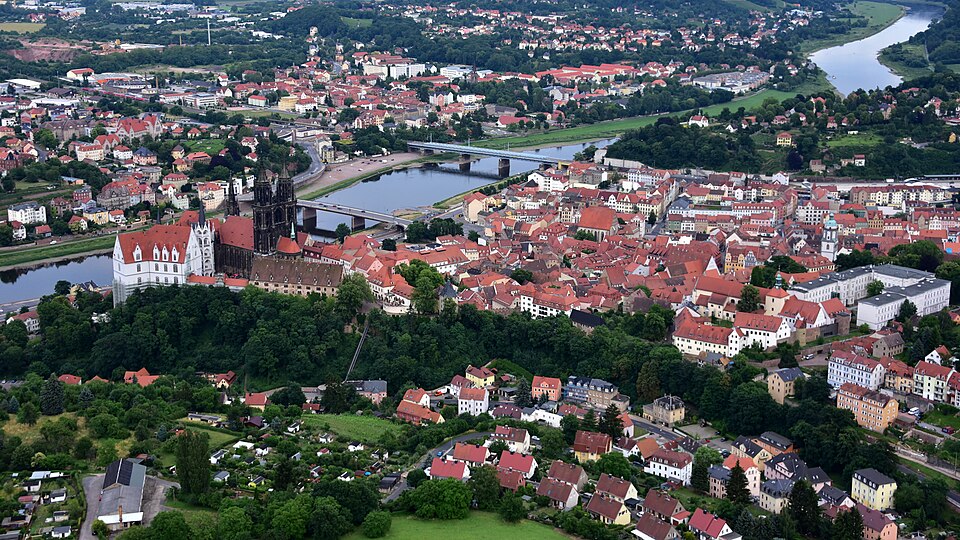 Umzug von Meißen nach Zypern per Container: Stadtansicht Meißen – Foto: Wolkenkratzer, CC BY-SA 4.0, via Wikimedia Commons Umzug von Meißen nach Zypern per Container: Stadtansicht Meißen