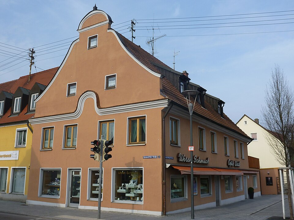 Umzug von Meitingen nach Zypern per Container: Amtshaus Meitingen – Foto: Jkü, CC BY-SA 3.0, via Wikimedia Commons Umzug von Meitingen nach Zypern per Container: Amtshaus Meitingen