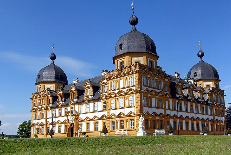 Umzug von Memmelsdorf nach Zypern per Container: MmdrfSeehof Schloss-a in Memmelsdorf