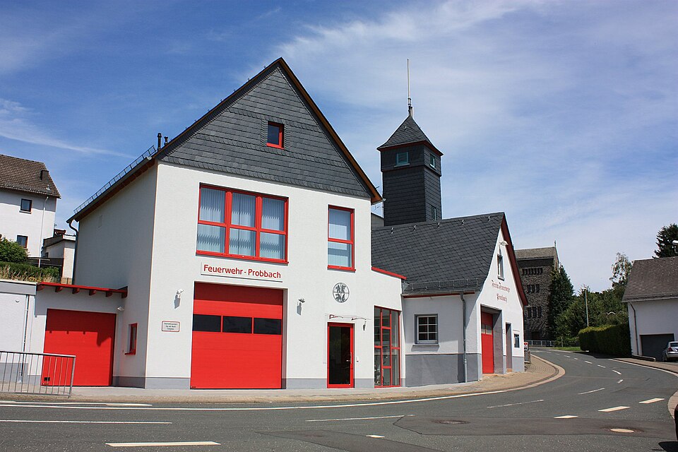 Umzug von Mengerskirchen nach Zypern per Container: Probbach, Feuerwehr in Mengerskirchen – Foto: Oliver Abels (SBT), CC BY-SA 3.0, via Wikimedia Commons Umzug von Mengerskirchen nach Zypern per Container: Probbach, Feuerwehr in Mengerskirchen