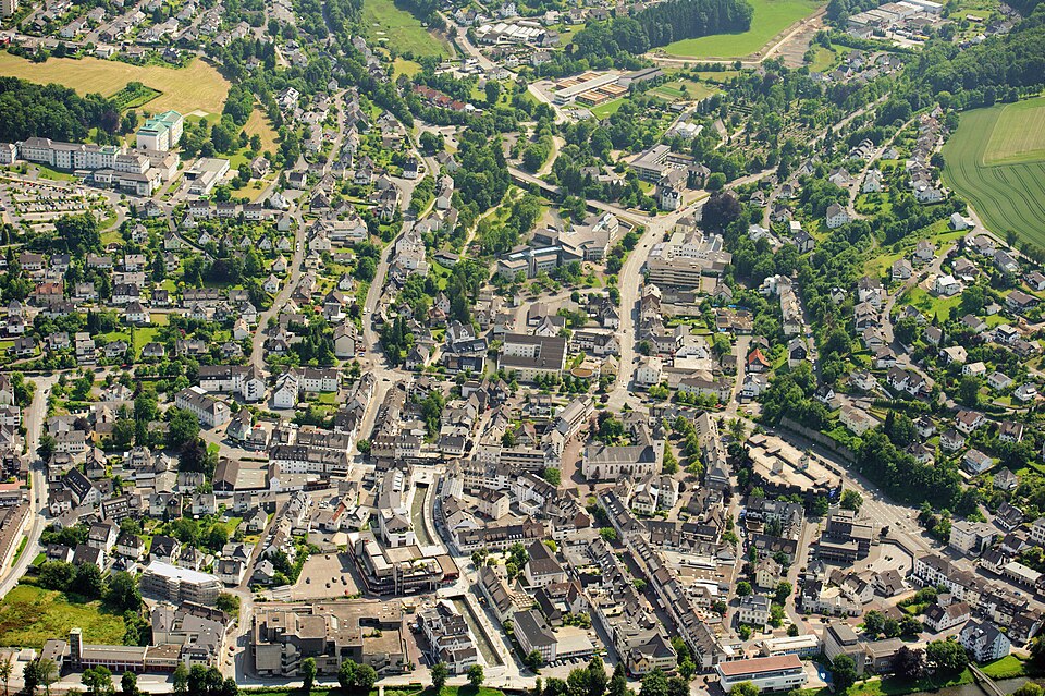 Umzug von Meschede nach Zypern per Container: Meschede Innenstadt Sauerland-Ost – Foto: Michael Kramer, CC BY-SA 3.0, via Wikimedia Commons Umzug von Meschede nach Zypern per Container: Meschede Innenstadt Sauerland-Ost