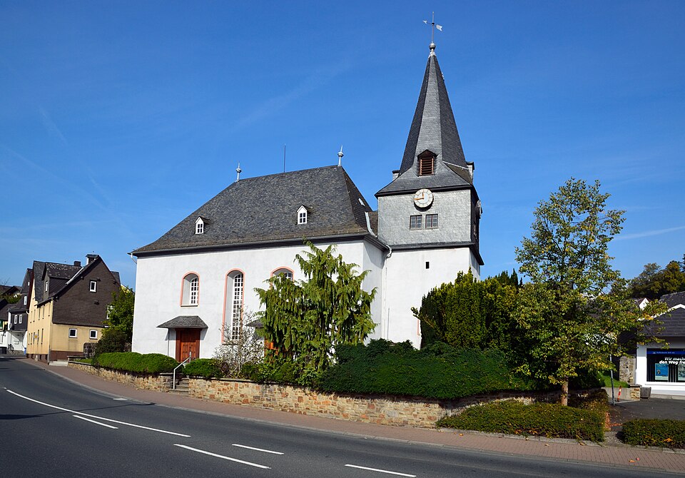 Umzug von Mittenaar nach Zypern per Container: Kirche Bicken in Mittenaar