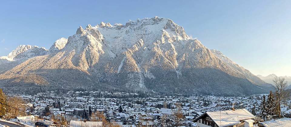 Umzug von Mittenwald nach Zypern per Container: MiWald Winterpano in Mittenwald – Foto: Bbb, CC BY-SA 3.0, via Wikimedia Commons Umzug von Mittenwald nach Zypern per Container: MiWald Winterpano in Mittenwald