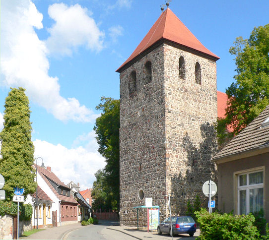 Umzug von Möckern nach Zypern per Container: Kirche Moeckern in Möckern – Foto: Axel Hindemith, Public domain, via Wikimedia Commons Umzug von Möckern nach Zypern per Container: Kirche Moeckern in Möckern