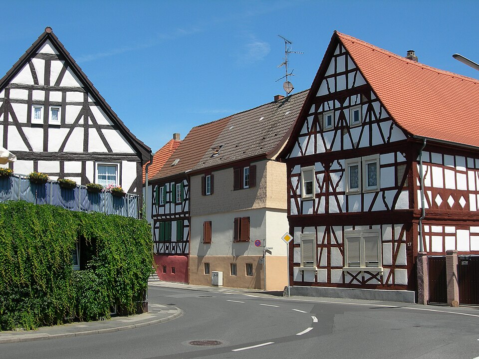 Umzug von Mörfelden-Walldorf nach Zypern per Palette: Mörfelden Fachwerkhäuser in Mörfelden-Walldorf