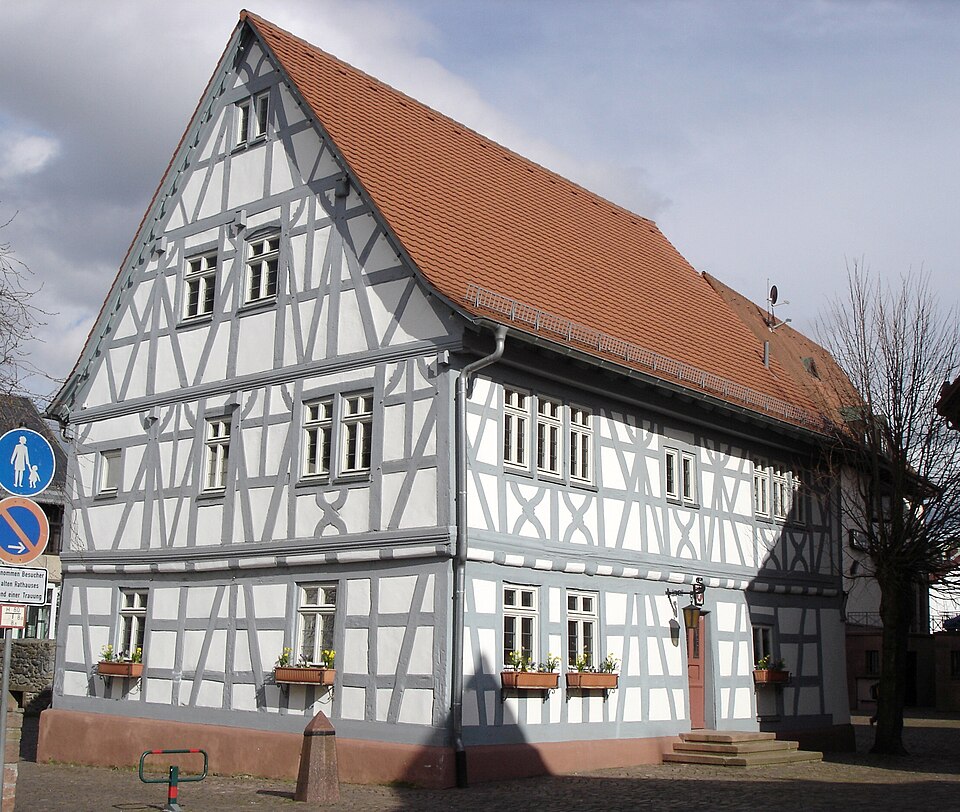 Umzug von Mörlenbach nach Zypern per Container: Moerlenbach altes Rathaus in Mörlenbach – Foto: Christian Blaesing, CC BY-SA 3.0, via Wikimedia Commons Umzug von Mörlenbach nach Zypern per Container: Moerlenbach altes Rathaus in Mörlenbach