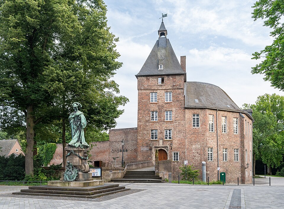 Umzug von Moers nach Zypern per Container: Moers, Schloss – Foto: Steffen Schmitz (more photos), CC BY-SA 4.0, via Wikimedia Commons Umzug von Moers nach Zypern per Container: Moers, Schloss