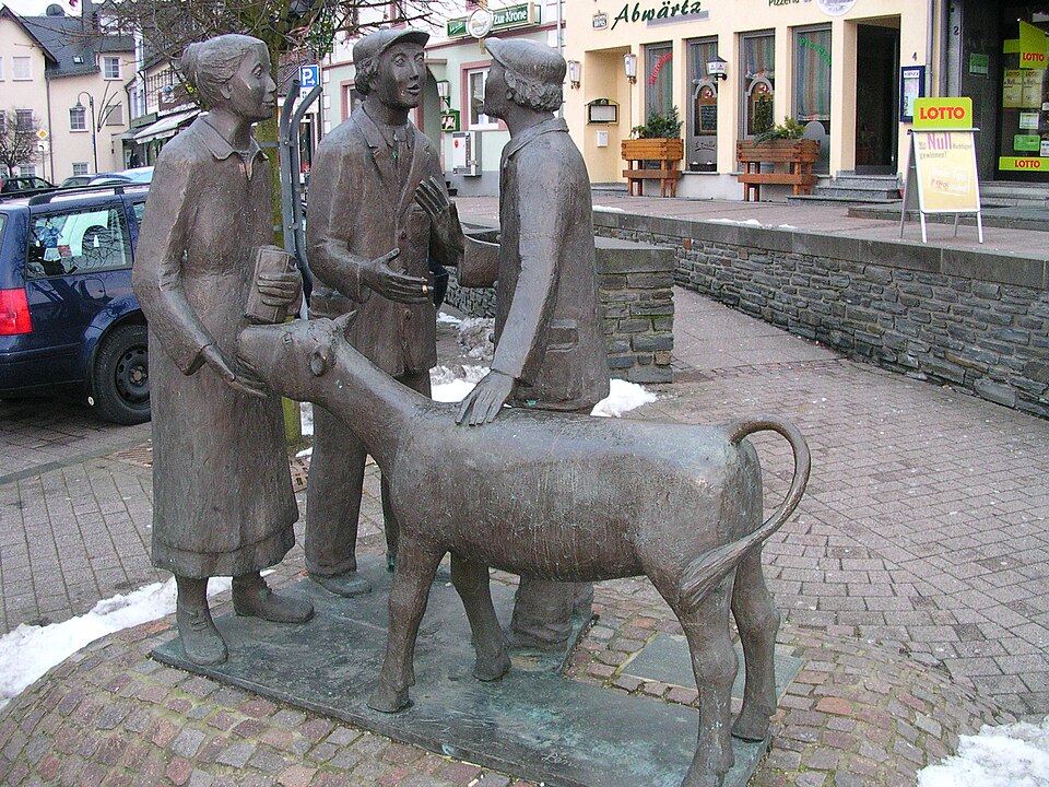 Umzug von Morbach nach Zypern per Container: Morbach Denkmal – Foto: Norbert Schnitzler, CC BY-SA 3.0, via Wikimedia Commons Umzug von Morbach nach Zypern per Container: Morbach Denkmal