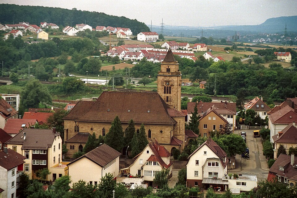 Umzug von Mühlacker nach Zypern per Container: Herz-Jesu-Kirche, Ostseite in Mühlacker – Foto: SteveK, CC BY-SA 4.0, via Wikimedia Commons Umzug von Mühlacker nach Zypern per Container: Herz-Jesu-Kirche, Ostseite in Mühlacker