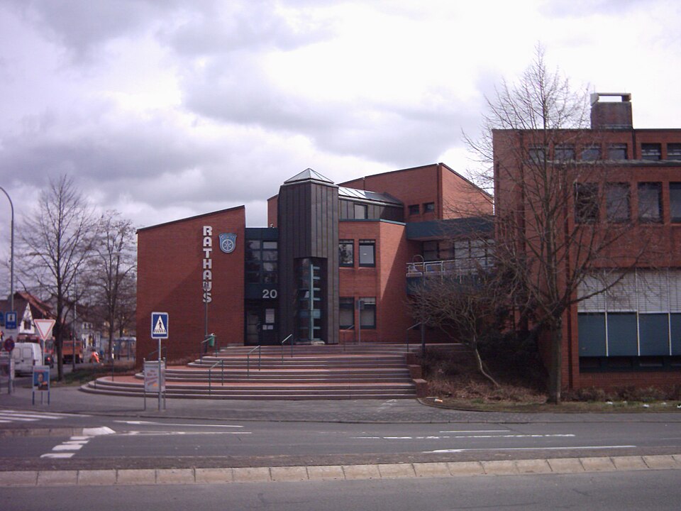 Umzug von Mühlheim am Main nach Zypern per Palette: Muhlheim Rathaus in Mühlheim am Main