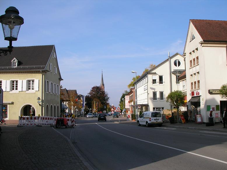 Umzug von Müllheim nach Zypern per Container: Central Muellheim in Müllheim – Foto: Bdell555, Public domain, via Wikimedia Commons Umzug von Müllheim nach Zypern per Container: Central Muellheim in Müllheim