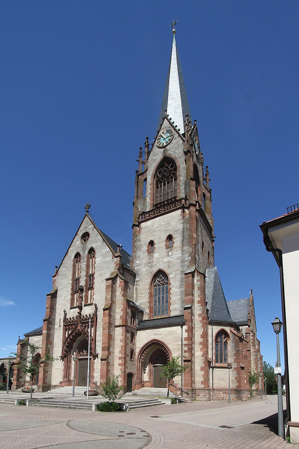 Umzug von Muggensturm nach Zypern per Container: Muggensturm-Maria Koenigin der – Foto: Gerd Eichmann, CC BY-SA 4.0, via Wikimedia Commons Umzug von Muggensturm nach Zypern per Container: Muggensturm-Maria Koenigin der