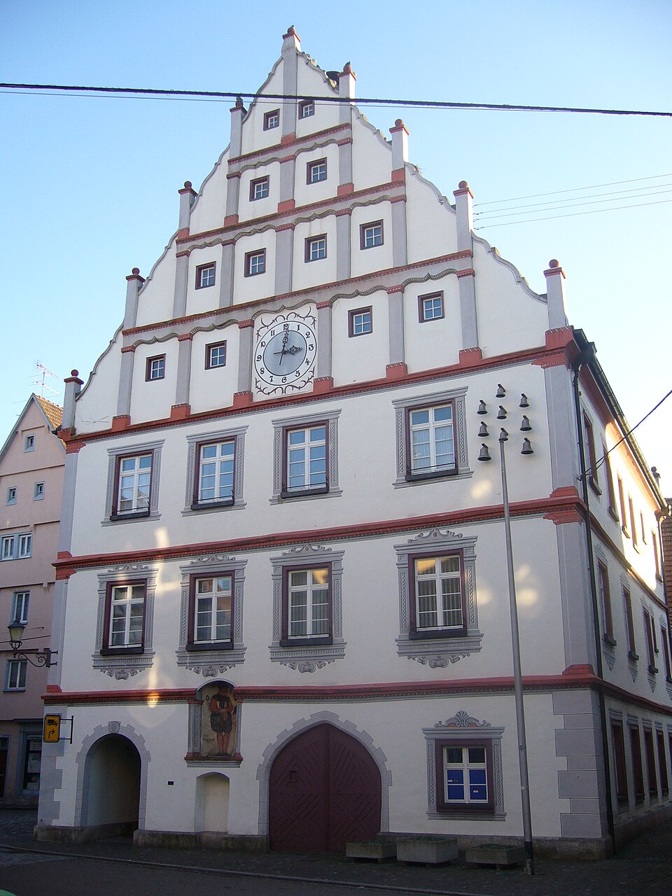 Umzug von Munderkingen nach Zypern per Container: Munderkingen Rathaus – Foto: Donautalbahner, CC BY 3.0, via Wikimedia Commons Umzug von Munderkingen nach Zypern per Container: Munderkingen Rathaus