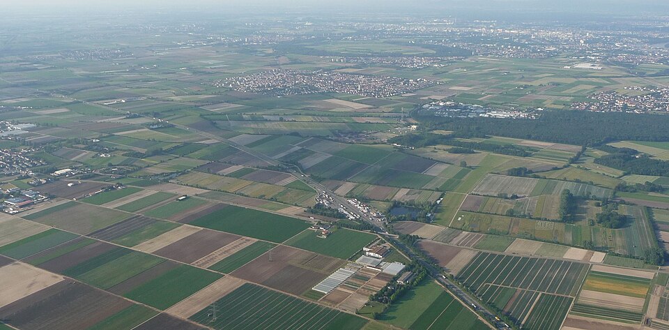 Umzug von Mutterstadt nach Zypern per Container: Mutterstadt von oben – Foto: Immanuel Giel, Public domain, via Wikimedia Commons Umzug von Mutterstadt nach Zypern per Container: Mutterstadt von oben