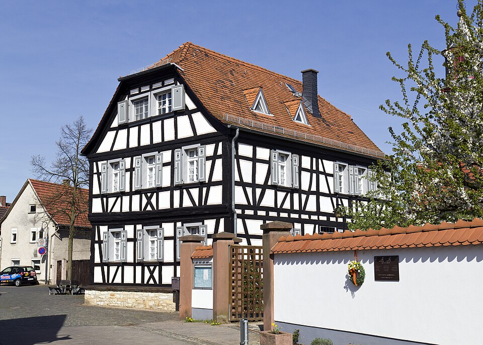 Umzug von Nauheim nach Zypern per Container: Nauheim historisches Rathaus – Foto: Rudolf Stricker, Attribution, via Wikimedia Commons Umzug von Nauheim nach Zypern per Container: Nauheim historisches Rathaus