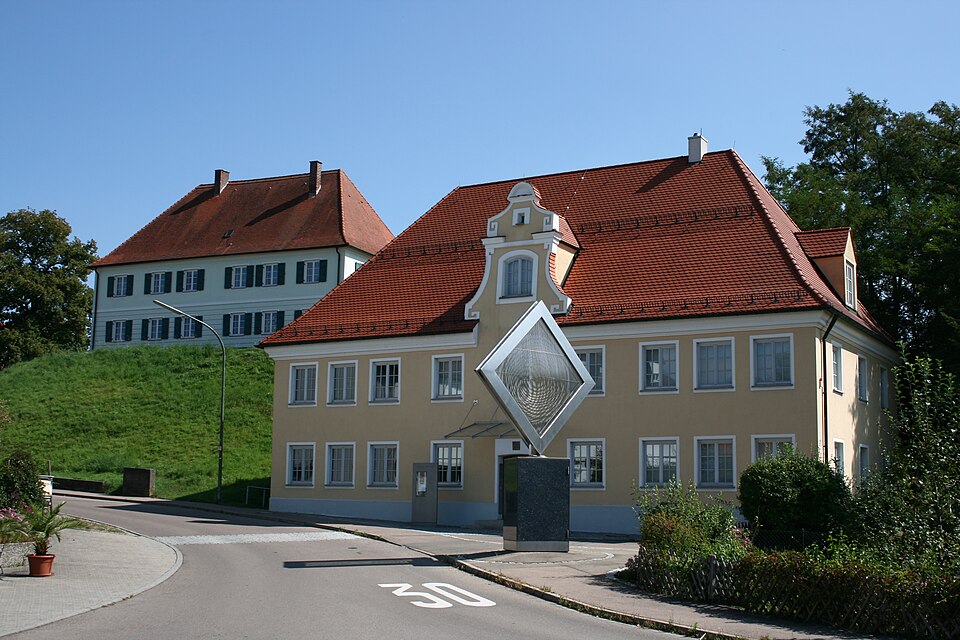 Umzug von Nersingen nach Zypern per Container: Nersingen Museum für bildende Kunst – Foto: Dr. Eugen Lehle, CC BY-SA 3.0, via Wikimedia Commons Umzug von Nersingen nach Zypern per Container: Nersingen Museum für bildende Kunst