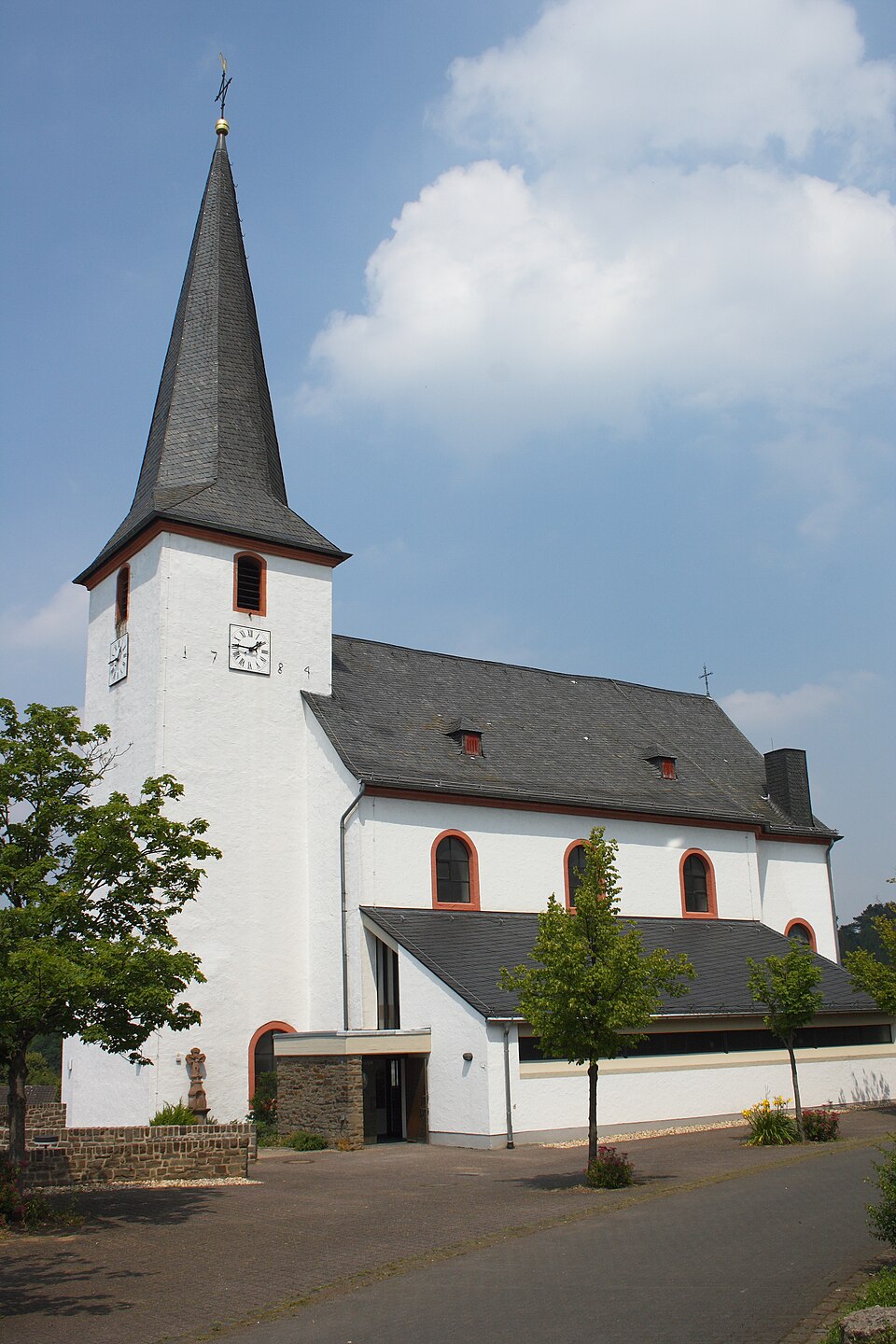Umzug von Nettersheim nach Zypern per Container: Nettersheim St. Martin – Foto: Reinhardhauke, CC BY-SA 3.0, via Wikimedia Commons Umzug von Nettersheim nach Zypern per Container: Nettersheim St. Martin