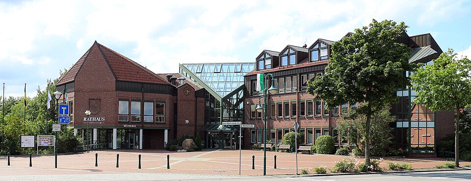 Umzug von Neu Wulmstorf nach Zypern per Palette: Neu Wulmstorf Rathaus