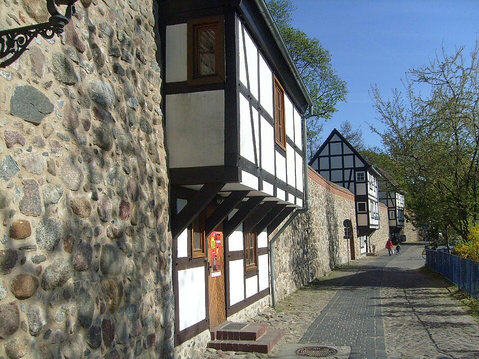Umzug von Neubrandenburg nach Zypern per Container: Stadtansicht Neubrandenburg – Foto: Thomas Kohler from Waren (Müritz), Deutschland, CC BY-SA 2.0, via Wikimedia Commons Umzug von Neubrandenburg nach Zypern per Container: Stadtansicht Neubrandenburg