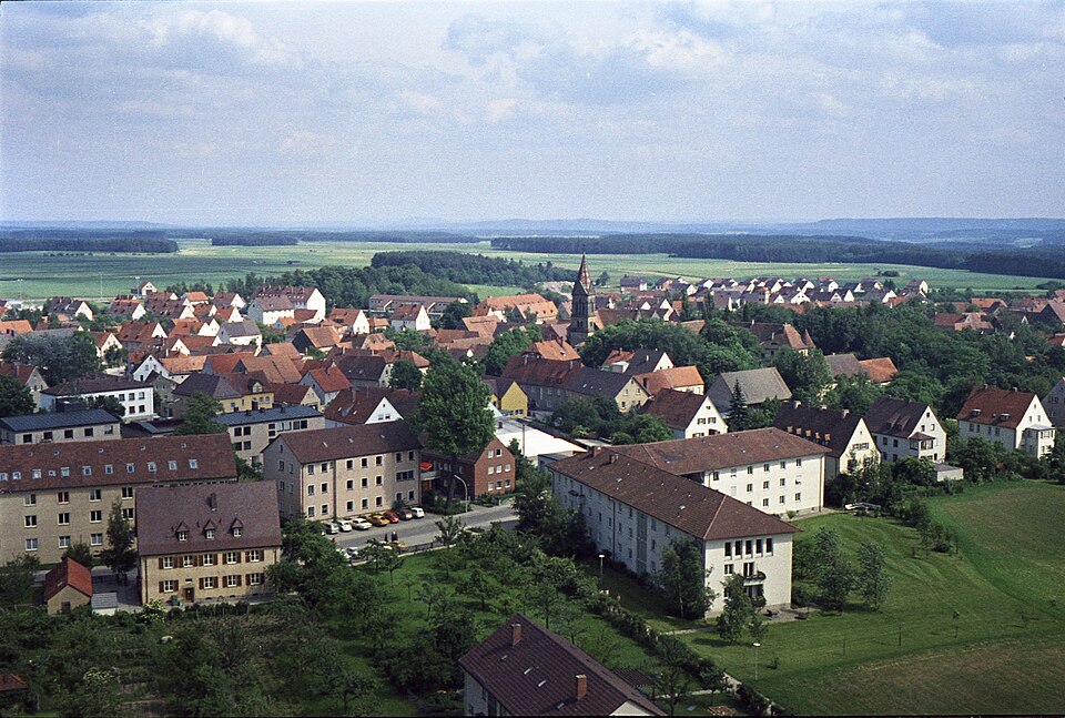 Umzug von Neuendettelsau nach Zypern per Container: Neuendettelsau (Osten) – Foto: Karl Gritschke (1923-1990), uploaded by: AlexanderRahm, Public domain, via Wikimedia Commons Umzug von Neuendettelsau nach Zypern per Container: Neuendettelsau (Osten)