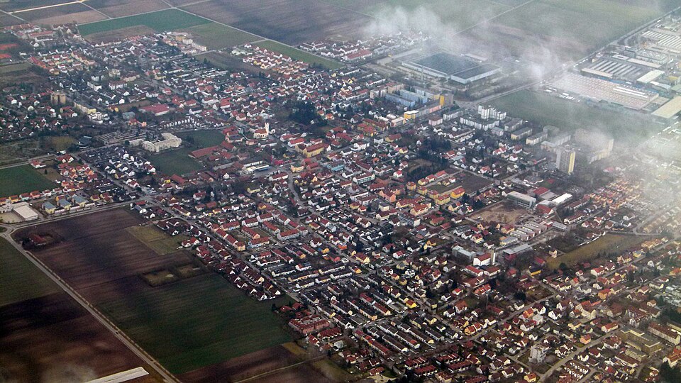 Umzug von Neufahrn bei Freising nach Zypern per Palette: Stadtansicht Neufahrn bei Freising – Foto: Dr. Bernd Gross, CC BY-SA 3.0, via Wikimedia Commons Umzug von Neufahrn bei Freising nach Zypern per Palette: Stadtansicht Neufahrn bei Freising