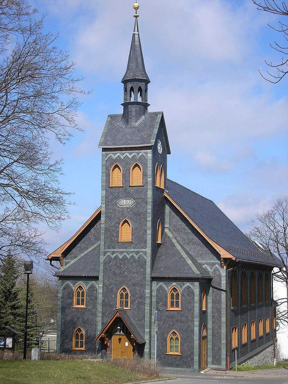 Umzug von Neuhaus am Rennweg nach Zypern per Palette: Stadtkirche Neuhaus in Neuhaus am Rennweg – Foto: Michael Sander, CC BY-SA 3.0, via Wikimedia Commons Umzug von Neuhaus am Rennweg nach Zypern per Palette: Stadtkirche Neuhaus in Neuhaus am Rennweg