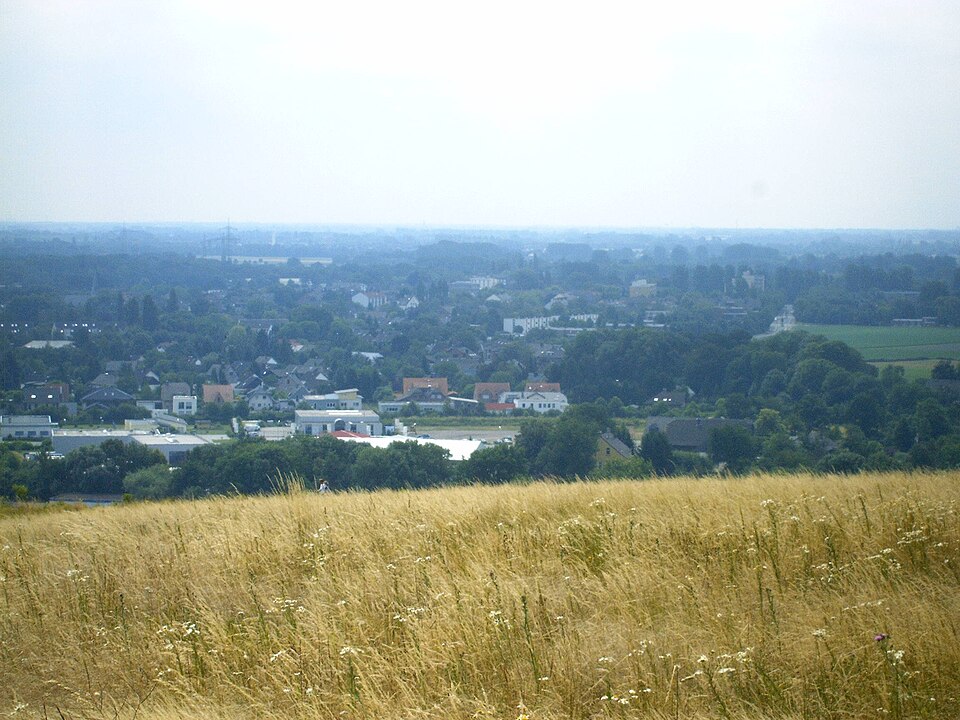 Umzug von Neukirchen-Vluyn nach Zypern per Container: Neukirchen in Neukirchen-Vluyn – Foto: K.Klose, CC BY-SA 3.0, via Wikimedia Commons Umzug von Neukirchen-Vluyn nach Zypern per Container: Neukirchen in Neukirchen-Vluyn