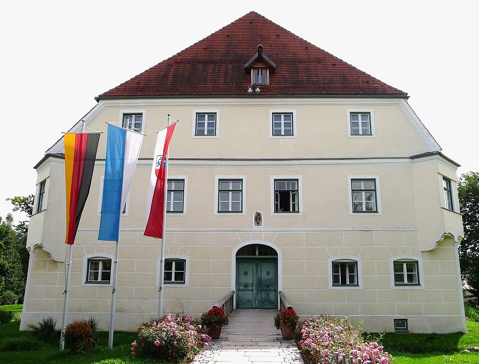 Umzug von Neumarkt-Sankt Veit nach Zypern per Container: Rathaus Neumarkt-Sankt Veit – Foto: Konrad Lackerbeck, CC BY 3.0, via Wikimedia Commons Umzug von Neumarkt-Sankt Veit nach Zypern per Container: Rathaus Neumarkt-Sankt Veit