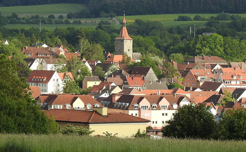 Umzug von Neustadt an der Aisch nach Zypern per Container: Neustadt a d Aisch, Hohe Straß, nördl Innenstadt, Nürnberger Tor v – Foto: Flodur63, CC BY-SA 4.0, via Wikimedia Commons Umzug von Neustadt an der Aisch nach Zypern per Container: Neustadt a d Aisch, Hohe Straß, nördl Innenstadt, Nürnberger Tor v